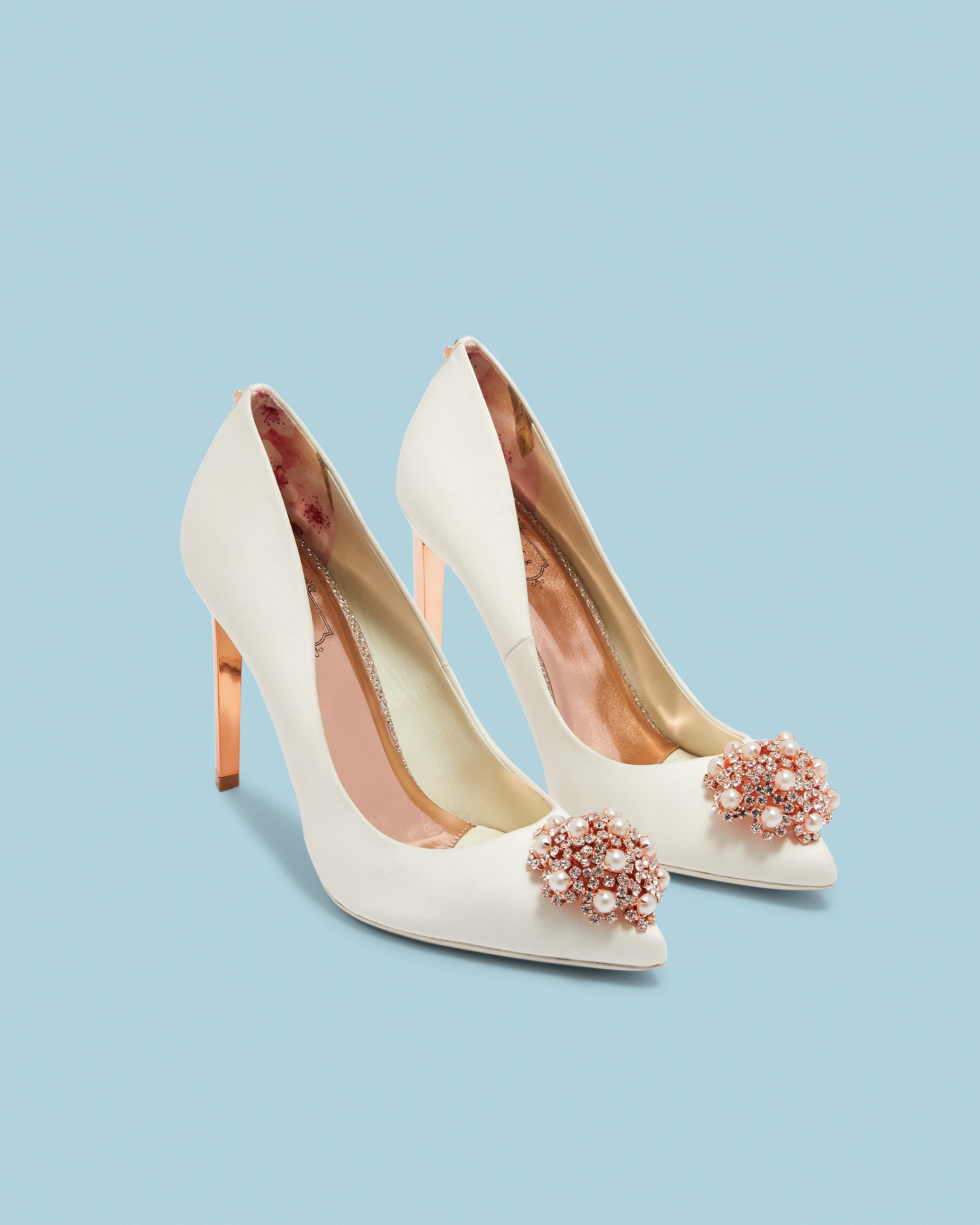 brooch court shoes