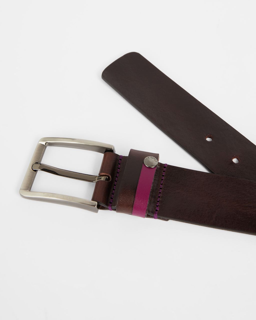 Contrast Detail Leather Belt