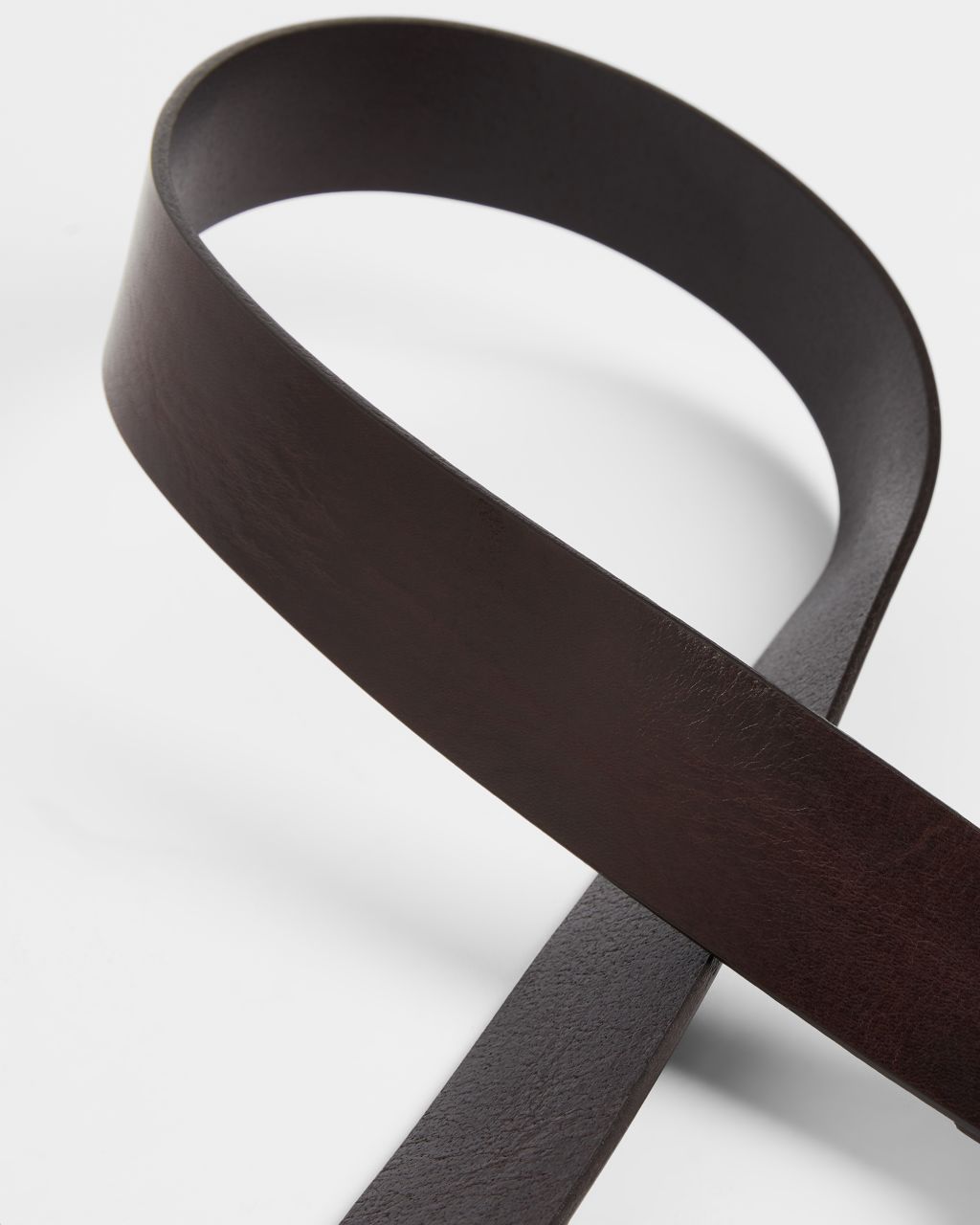 Contrast Detail Leather Belt