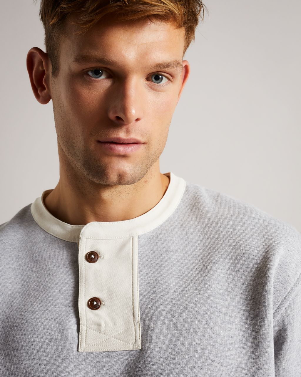 Men's Ls Henley Sweatshirt In Grey, Cultra
