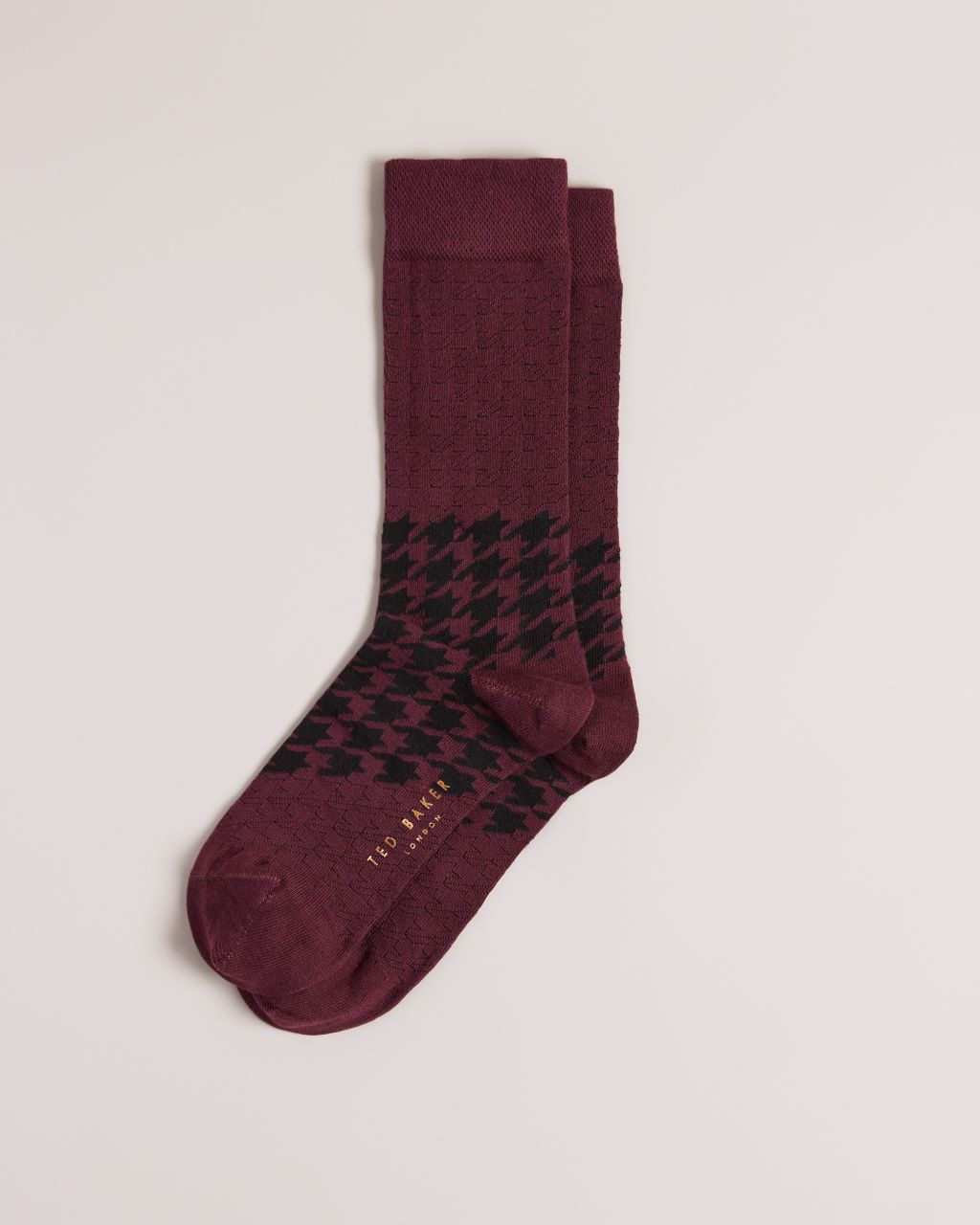 ted baker dog tooth pattern socks in dark red patpats, men's accessories