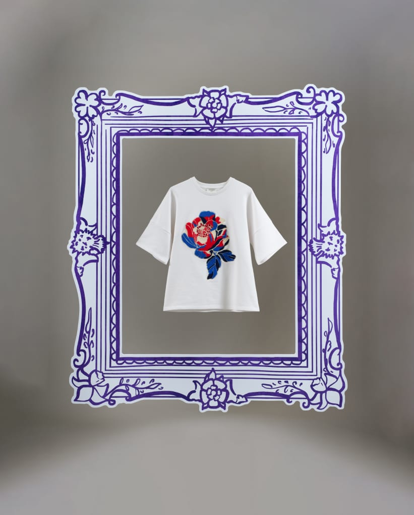 Woman's White T shirt with embroidered rose