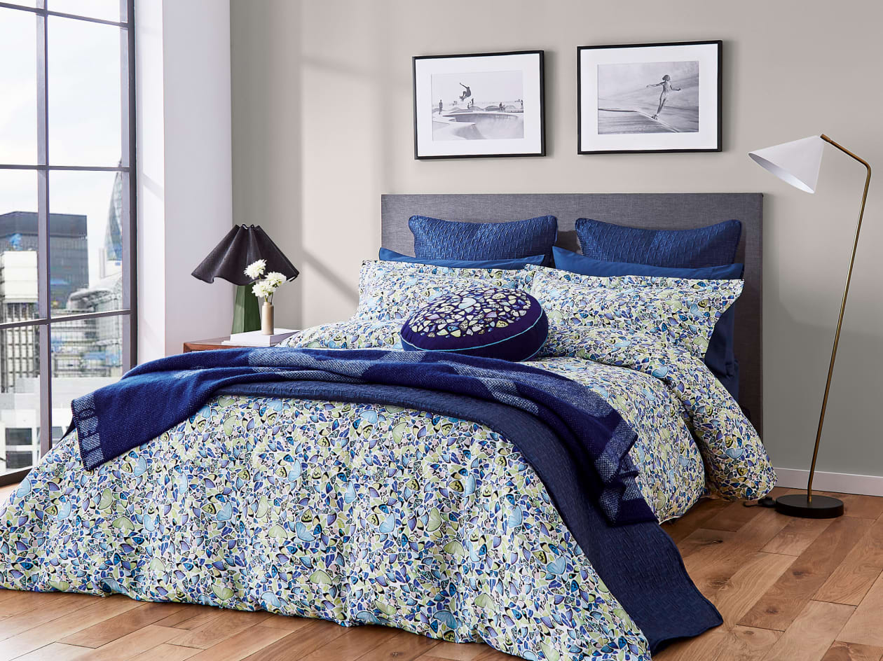 Blue ditsy floral print bedding