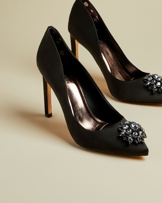 brooch court shoes