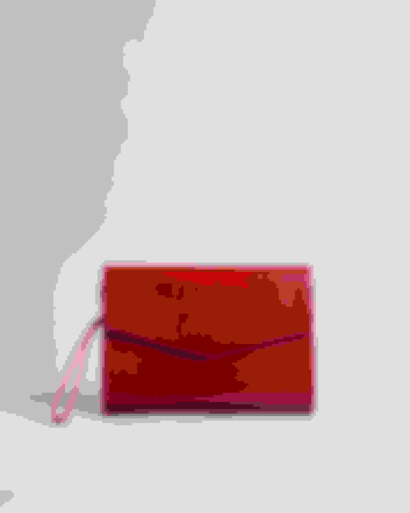 Rouge Pochette forme enveloppe finition gravée croco Ted Baker