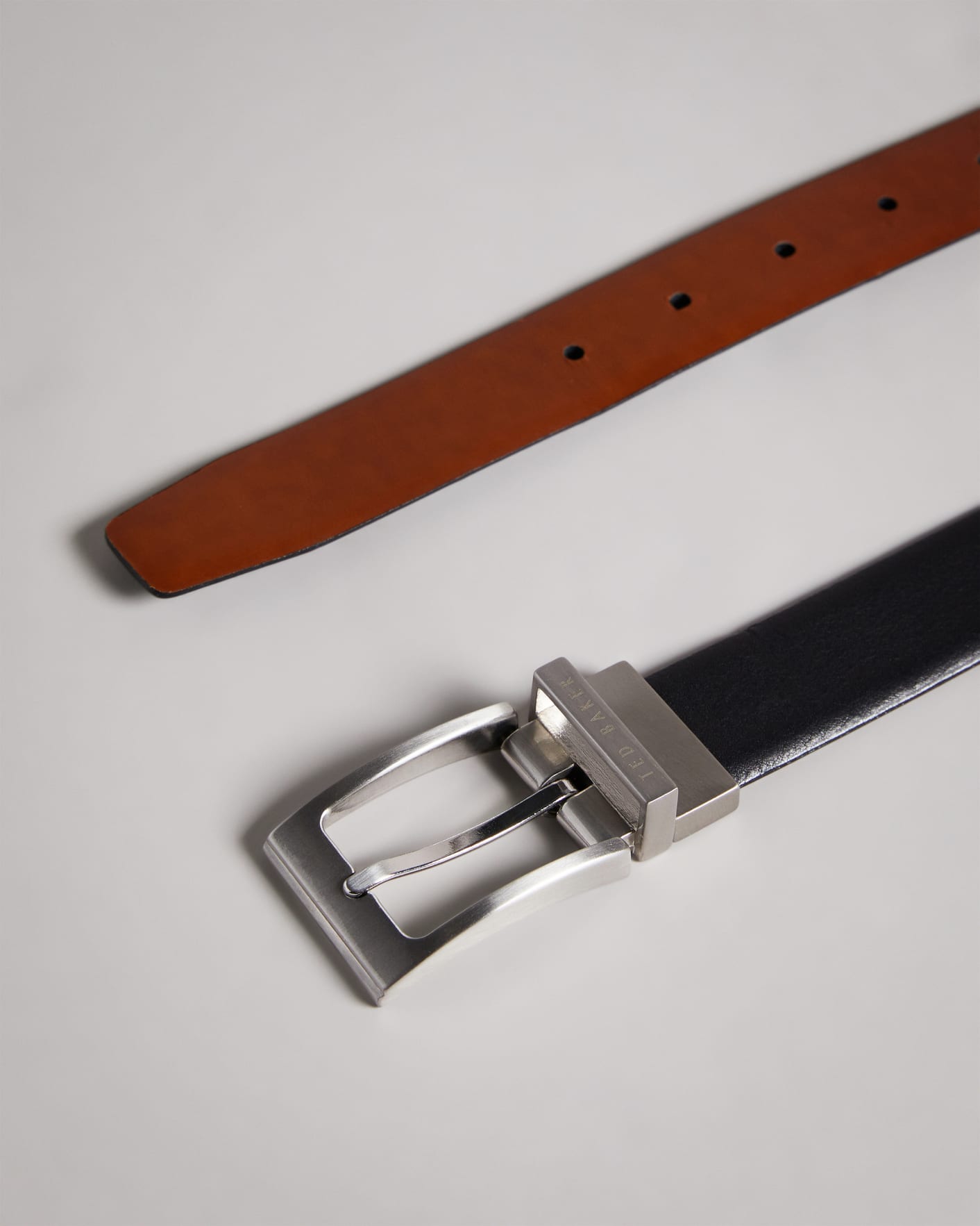 Visita lo Store di Ted BakerTed Baker Karmer Reversible Leather Belt Cintura Uomo 