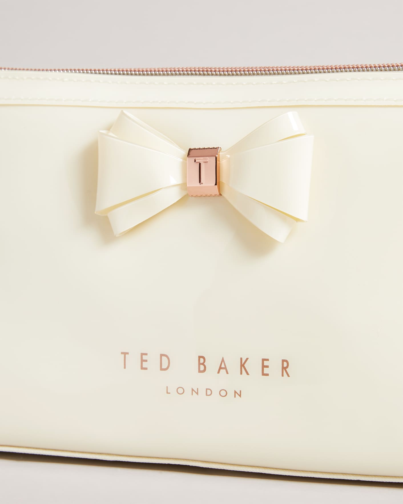 Elfenbein Curved Bow Wash Bag Ted Baker