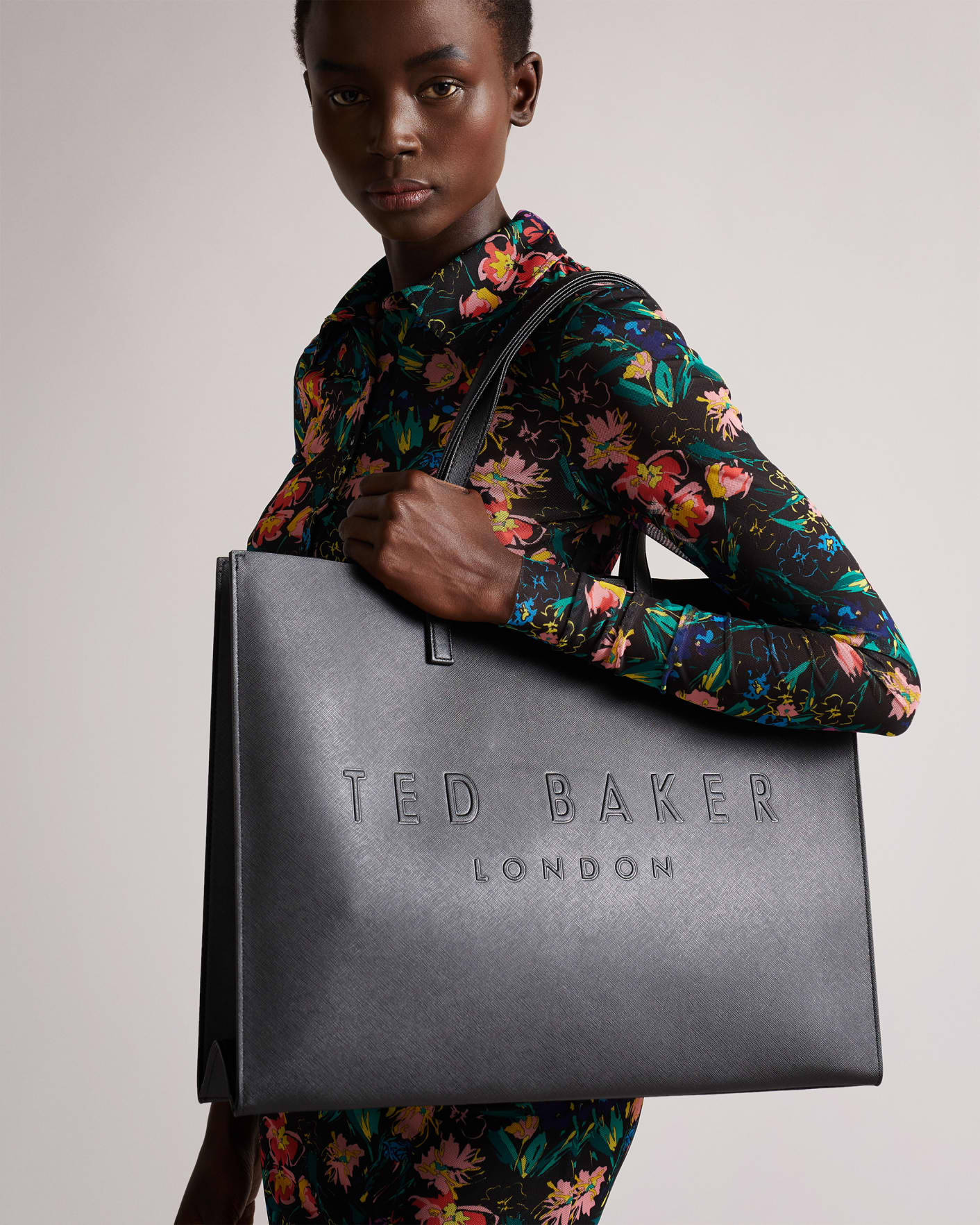 BLACK Large Icon Bag Ted Baker