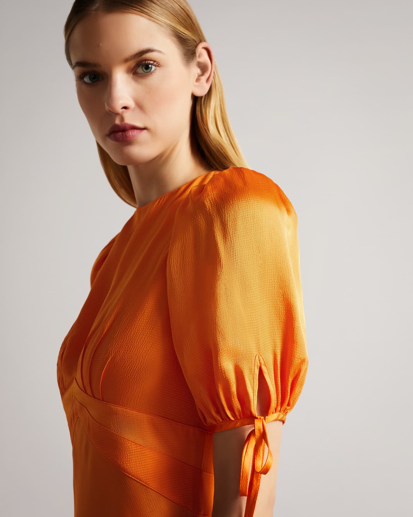 Orange Robe satinée coupe empire Ted Baker