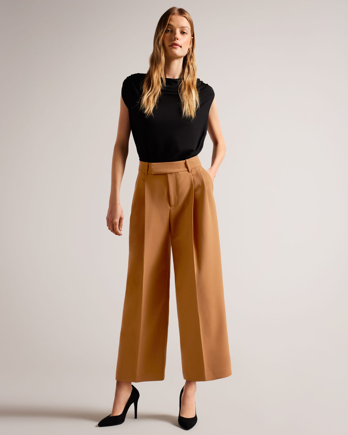 HALLEIS - CAMEL, Trousers & Shorts