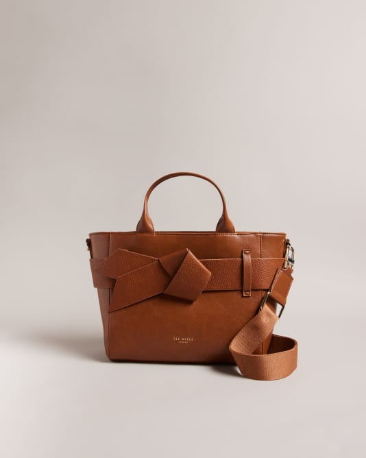 Pin en Designer Women Bags